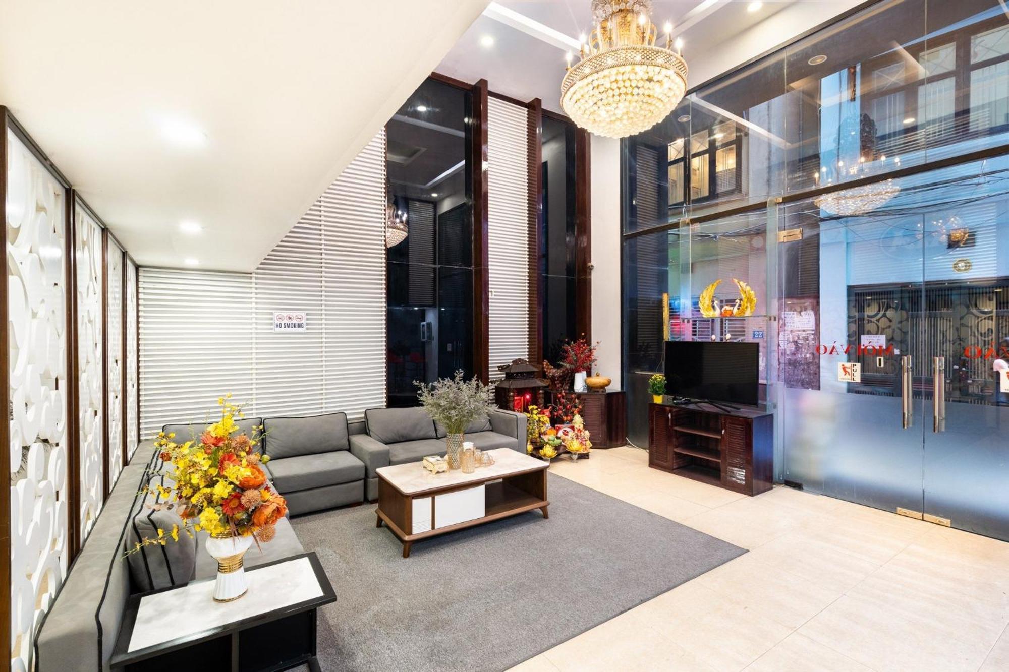 Kieu Anh Hotel - 81 Trung Kinh - By Bay Luxury ハノイ市 エクステリア 写真