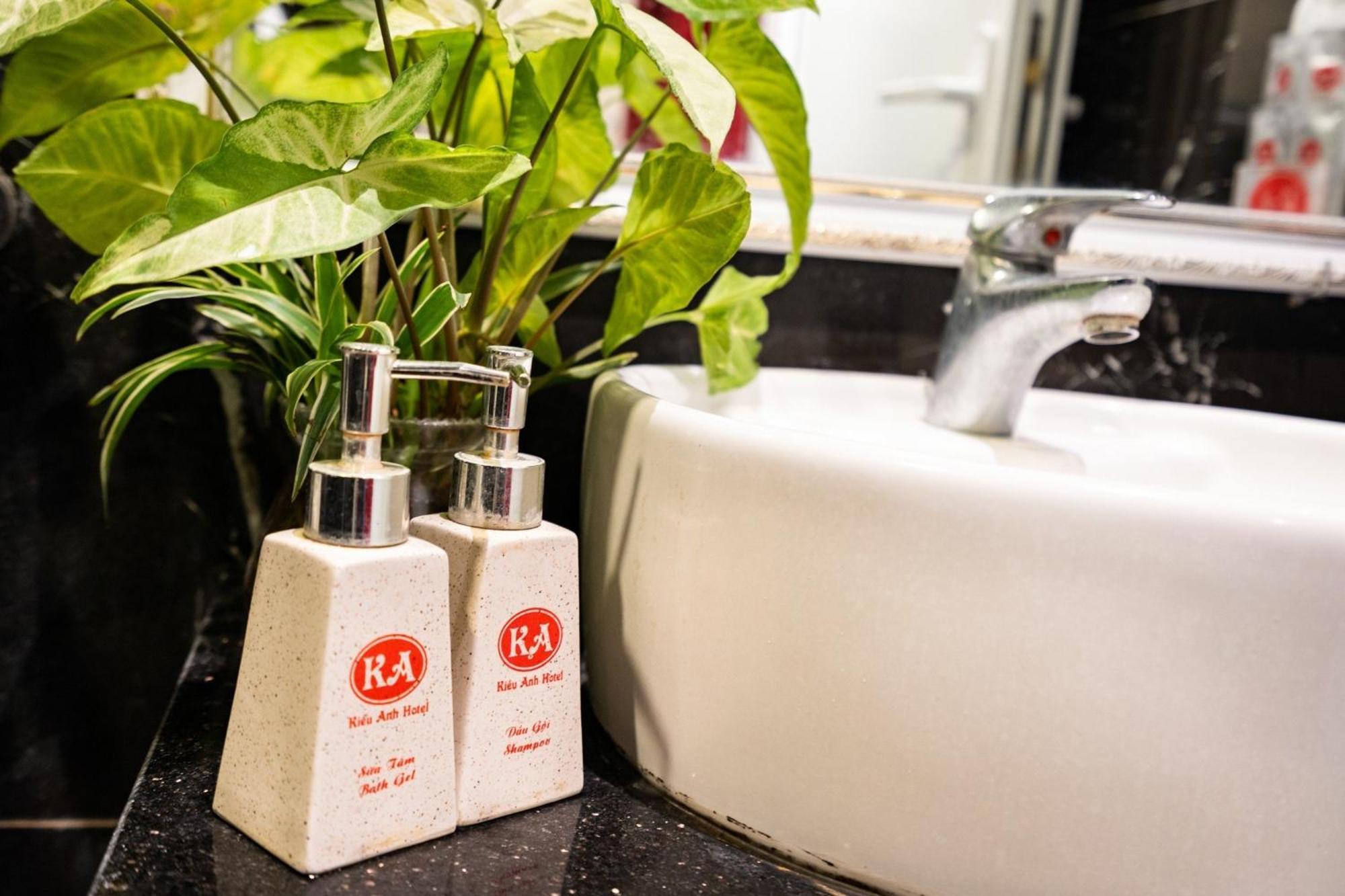 Kieu Anh Hotel - 81 Trung Kinh - By Bay Luxury ハノイ市 エクステリア 写真